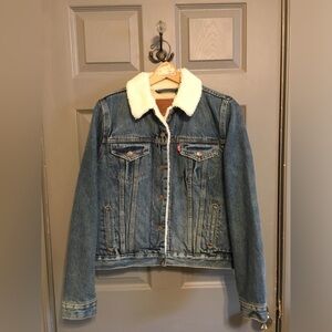 NWT Levi’s Sherpa original trucker jacket jean denim medium